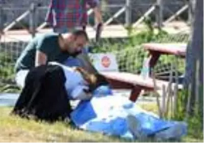 Kızı, sokağa çıkma izninde hayatını kaybeden babasının başında feryat etti Kızı, sokağa çıkma izninde hayatını kaybeden babasının başında feryat etti