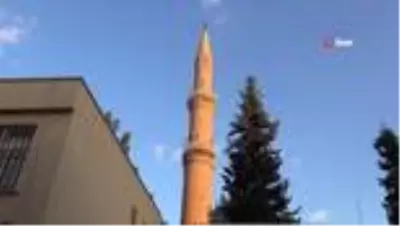 - Korona virüs sebebiyle bayramda boş kalan camilerin minarelerinden tekbirler yükseldi