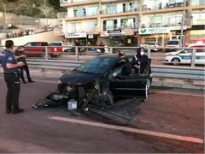 Kuşadası'nda polis memuru kaza yaptı Kuşadası'nda polis memuru kaza yaptı