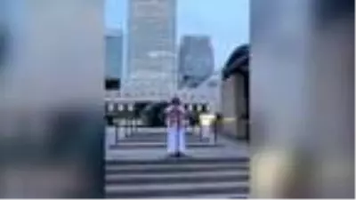 Londra'nın merkezi iş bölgesi meydanında ilk kez ezan okundu