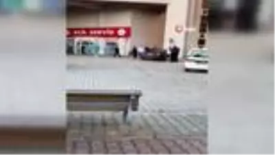 ’Maske tak’ uyarısı yapan güvenlik görevlisine testereyle saldırdı