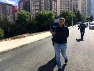 Kısıtlama gününde araç kullanan alkollü taciz şüphelisi, kaza yapınca yakayı ele verdi Kısıtlama gününde araç kullanan alkollü taciz şüphelisi, kaza yapınca yakayı ele verdi