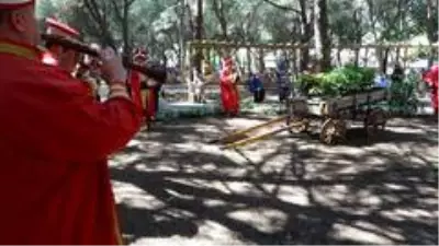 Pendik'te bayramın birinci günü 65 yaş üstü vatandaşlara mehteranlı kutlama Pendik'te bayramın birinci günü 65 yaş üstü vatandaşlara mehteranlı kutlama