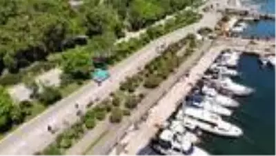 Sahilde yürüyüş yapan 65 yaş üstü vatandaşlar drone ile görüntülendi