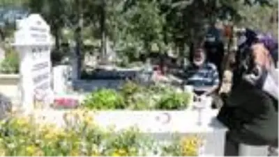 Şehit aileleri evlatlarının kabirlerini ziyaret etti