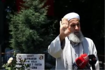 Şehit kaymakam oğlunun kabrini ziyaret etti Şehit kaymakam oğlunun kabrini ziyaret etti