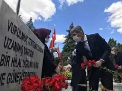 Şehit yakınları bayramın ilk günü evlatlarının kabrine koştu