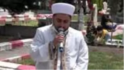 Şehit yakınları bayramın ilk günü evlatlarının kabrine koştu
