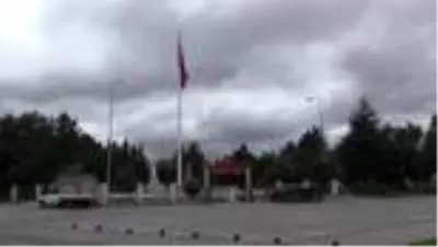 Şehitliklerde hüzünlü bayram