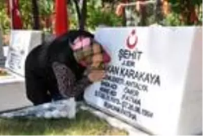 Şehitlikte bayram hüznü