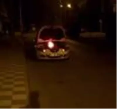 Seyir halindeki otomobil alev aldı