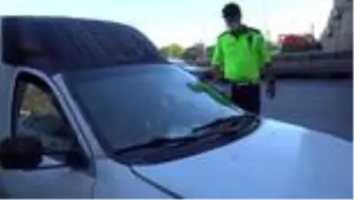 SOKAĞA ÇIKMA KISITLAMASINDA SÜRÜCÜ BELGESİ OLMADAN DİREKSİYONA GEÇTİ