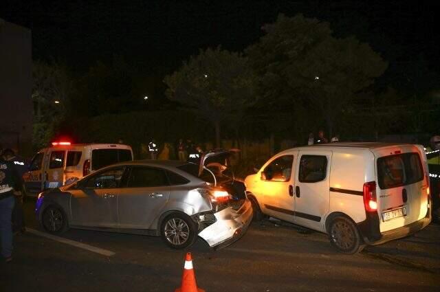 Son Dakika: Ankara'da bir araç polis noktasına daldı: 6 polis yaralı