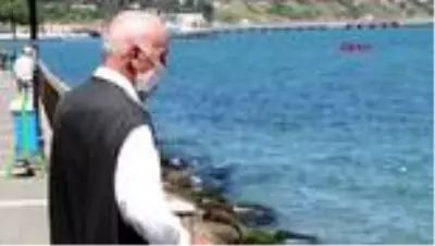 Tekirdağ’da 65 yaş üstü vatandaşlara türkü söyledi