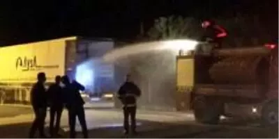 Tırdaki kimyasal madde paniğe neden oldu Tırdaki kimyasal madde paniğe neden oldu