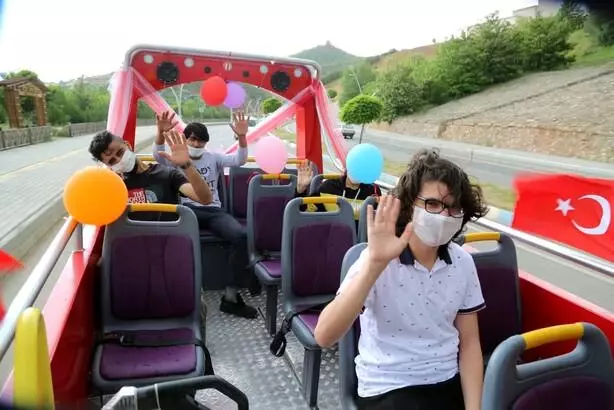 Tunceli'de 'Vefalı eller' gençlere Munzur ve Pülümür Vadisi'ni gezdirdi Tunceli'de 'Vefalı eller' gençlere Munzur ve Pülümür Vadisi'ni gezdirdi