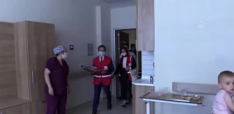 Türk Kızılaydan hastanedeki çocuklara bayram hediyesi