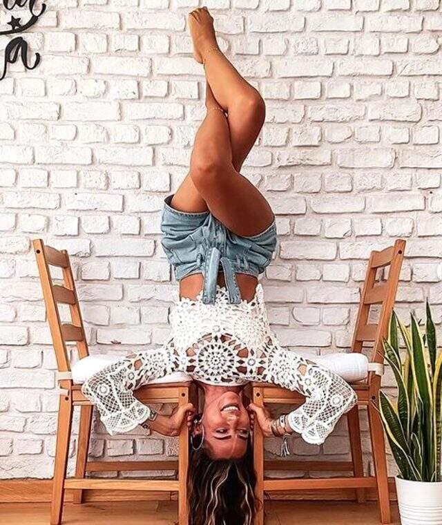Türkiye güzeli Zeynep Tokuş, mini şortuyla amuda kalkarak poz verdi Türkiye güzeli Zeynep Tokuş, mini şortuyla amuda kalkarak poz verdi