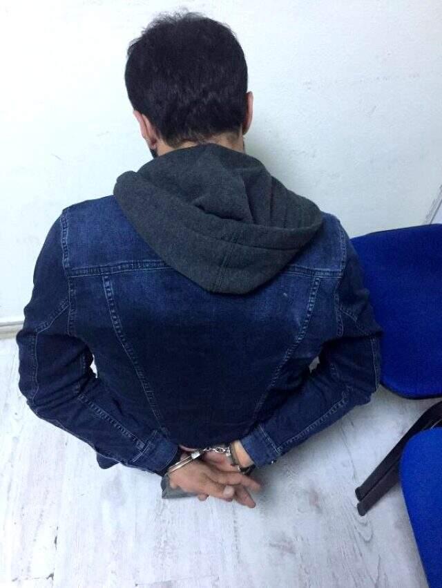 'Tutkunlar Çetesi'nin sosyal medyadaki dayak görüntüsüne 3 gözaltı 'Tutkunlar Çetesi'nin sosyal medyadaki dayak görüntüsüne 3 gözaltı