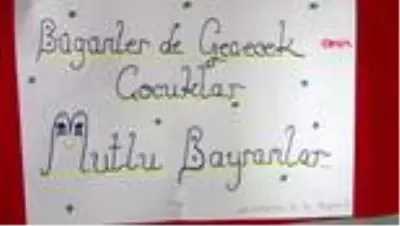 VAN-Çocuklar için bayram şekerini kapıya astı