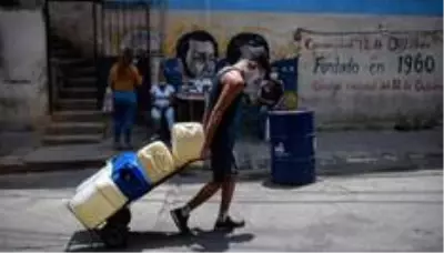 Venezuela’ya yakıt taşıyan beş İran tankerinden ilki ordu koruması altında Venezuela sularına vardı