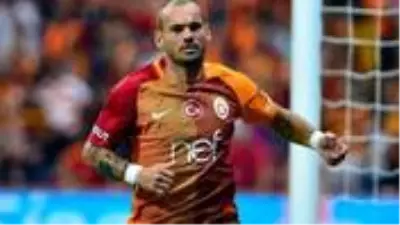 Wesley Sneijder Galatasaray'a yardımcı antrenör olarak geri dönüyor Wesley Sneijder Galatasaray'a yardımcı antrenör olarak geri dönüyor