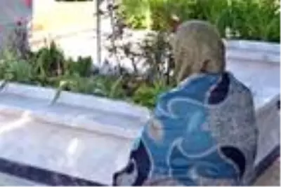 Yakınları, şehitlerin mezarlarını ziyaret etti