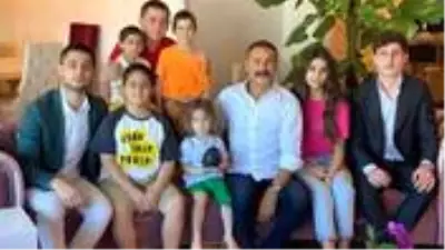 9 çocuğuna bayram harçlığı veren İzzet Yıldızhan, dakikalar içinde binlerce lirasından oldu 9 çocuğuna bayram harçlığı veren İzzet Yıldızhan, dakikalar içinde binlerce lirasından oldu