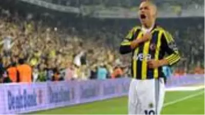 Alex, Fenerbahçe'de göreve başlayan vatandaşı Mehmet Aurelio'ya sosyal medyadan başarılar diledi Alex, Fenerbahçe'de göreve başlayan vatandaşı Mehmet Aurelio'ya sosyal medyadan başarılar diledi