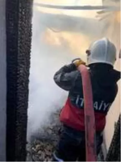 Amasya'da binanın terasında yangın Amasya'da binanın terasında yangın