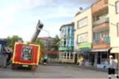 Amasya'da binanın terasında yangın Amasya'da binanın terasında yangın