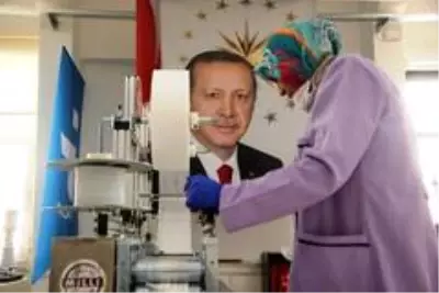 Aylık 45 milyon maske üretimi bayramda da devam ediyor Aylık 45 milyon maske üretimi bayramda da devam ediyor