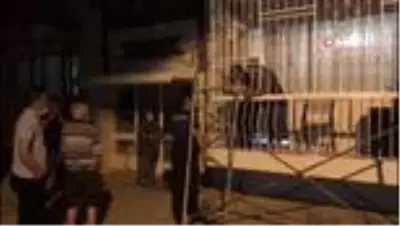 Bahçede alkol alan komşusunu bıçakladı, firar etti