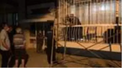 Bahçede içki içen komşusunu bıçakladı, kaçtı