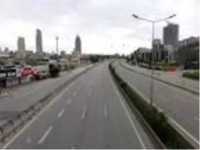 Bayramın 2. gününde de yollar ve meydanlar sessiz