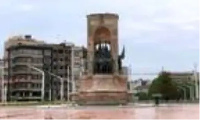 Bayramın 2. gününde de yollar ve meydanlar sessiz