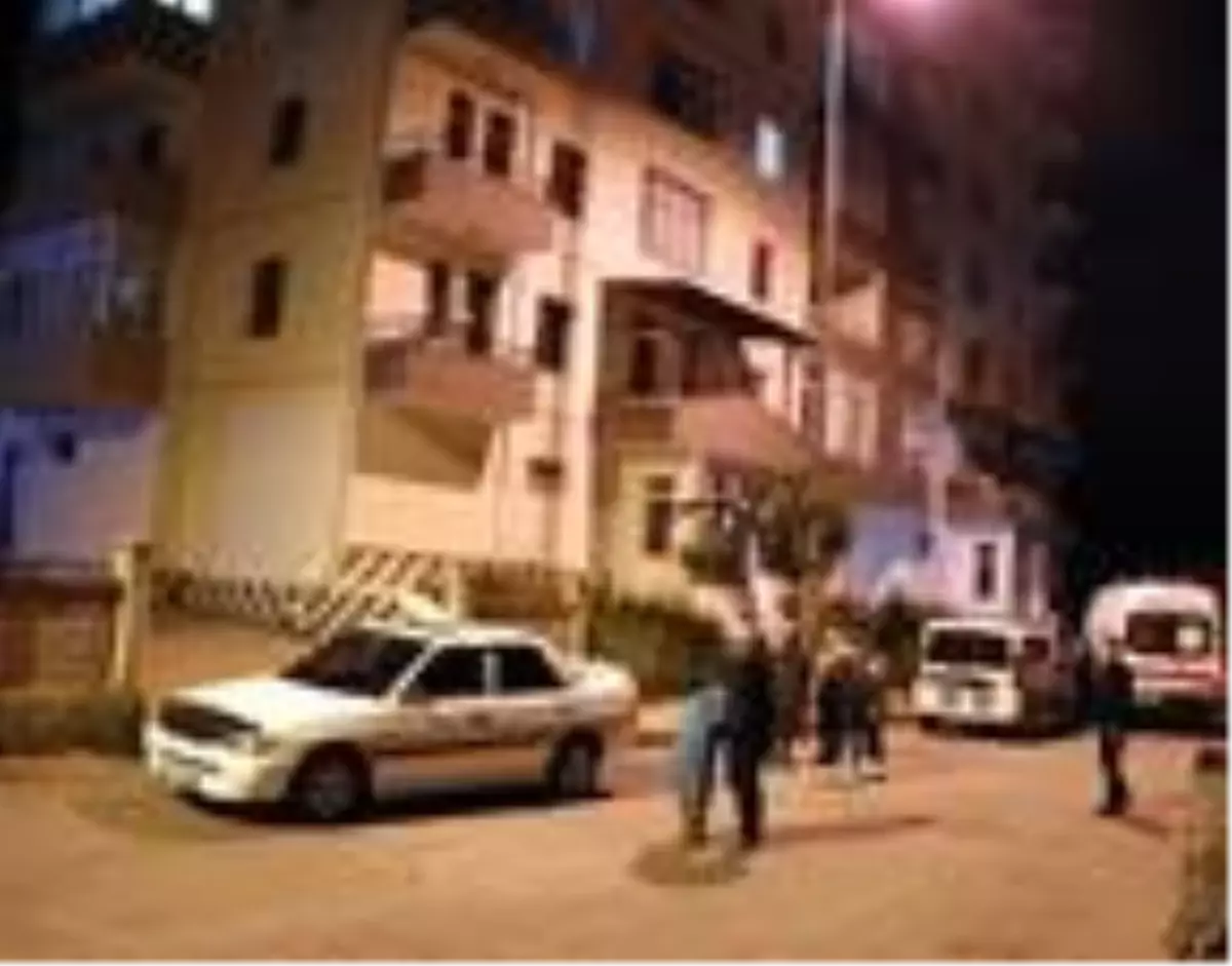 Bayramlaşmak için gittikleri akrabalarını ölü buldular