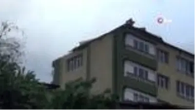 Doğu Anadolu'da fırtına etkili oldu, çatılar uçtu Doğu Anadolu'da fırtına etkili oldu, çatılar uçtu