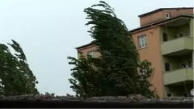 Doğubayazıt'ta sağanak ve fırtına etkili oldu
