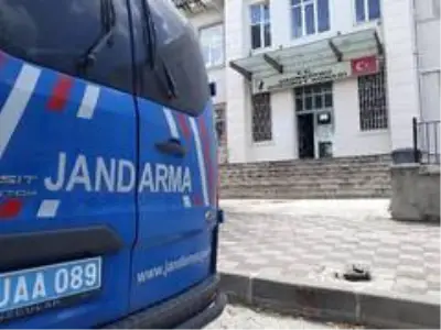 Böyle evlat olmaz olsun! 61 yaşındaki annesini boğazını keserek öldürdü