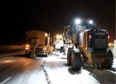 Erzincan'da kar ve tipi etkili oluyor