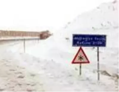 Erzincan'da köy yolları, mayıs ayında kardan kapandı Erzincan'da köy yolları, mayıs ayında kardan kapandı