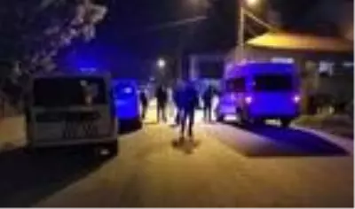 Hamile kadını tekmeleyen alkollü muhtar, kendisini linçten kurtaran polise de saldırdı Hamile kadını tekmeleyen alkollü muhtar, kendisini linçten kurtaran polise de saldırdı