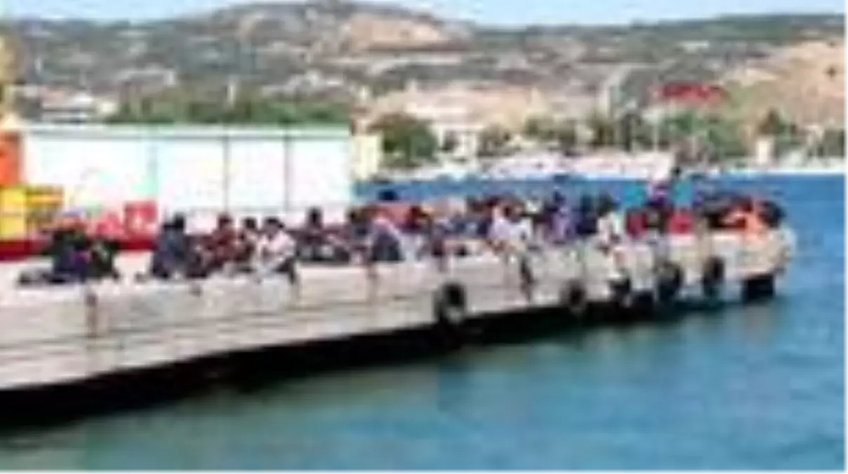 İZMİR Yunan askerlerinin denize bıraktığı 72 göçmeni Türk Sahil Güvenlik botu kurtardı