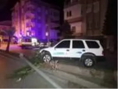 Kaza yaptığı cipi bırakıp kaçtı, saklandığı apartman bahçesinde bulundu Kaza yaptığı cipi bırakıp kaçtı, saklandığı apartman bahçesinde bulundu