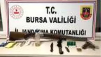 Kısıtlamayı ihlal eden şüphelilerin üzerinden uyuşturucu çıktı
