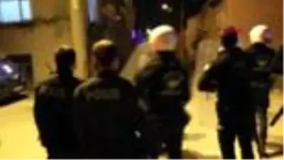Hamile kadını tekmeleyen alkollü muhtar, kendisini linçten kurtaran polise de saldırdı Hamile kadını tekmeleyen alkollü muhtar, kendisini linçten kurtaran polise de saldırdı