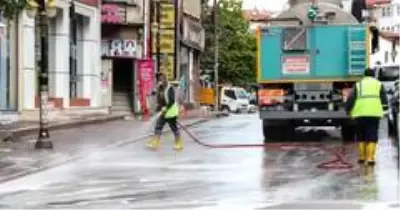 Kütahya'nın cadde ve sokakları dezenfekte edildi Kütahya'nın cadde ve sokakları dezenfekte edildi
