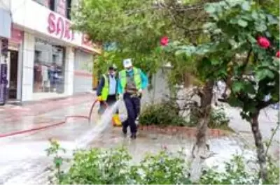 Kütahya'nın cadde ve sokakları dezenfekte edildi Kütahya'nın cadde ve sokakları dezenfekte edildi