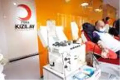 Master yüzücülerden lösemi hastaları için Kızılay'a kan bağışı